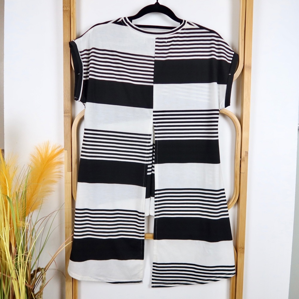 Maddison Square top size XS black white striped - Picture 5 of 7